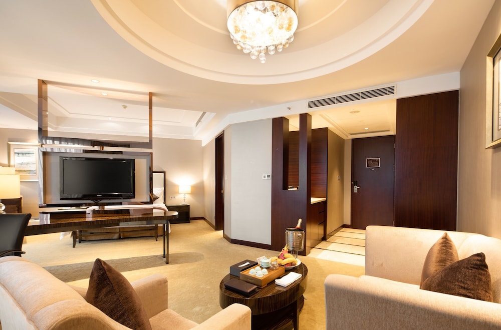 L Gem Hotel 30/50