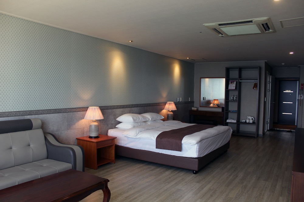 Homers Hotel 17/50