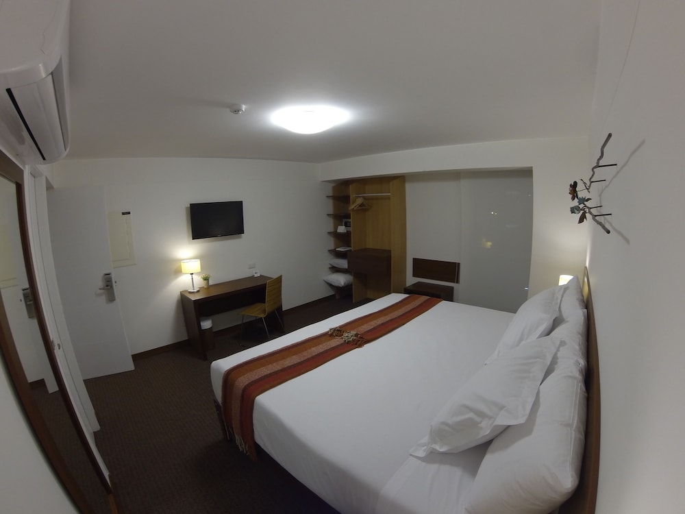 ROOM, SINGLE