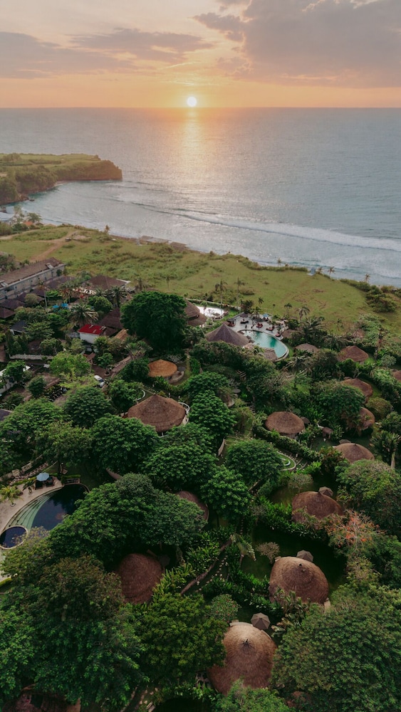 La Joya Balangan Resort 70/75