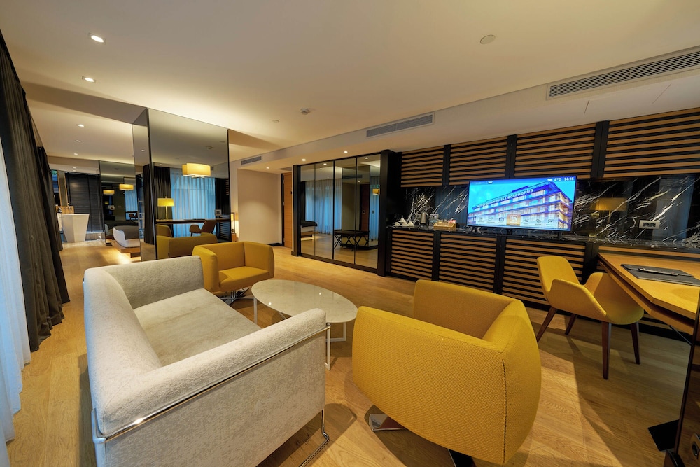 METROPOLITAN HOTELS BOSPHORUS 49/75
