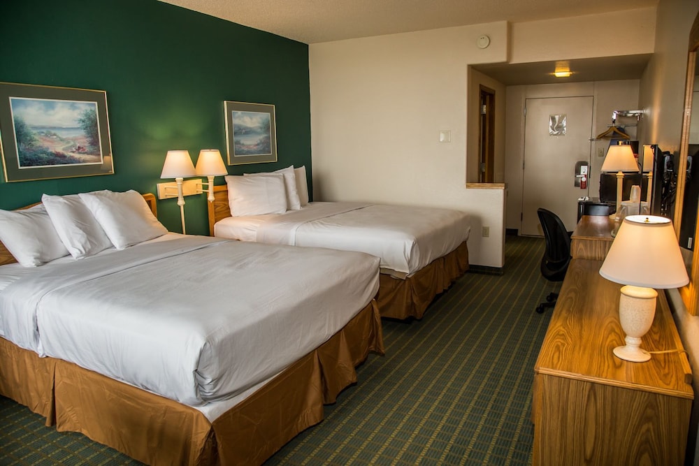 Baymont By Wyndham Fargo 10/50