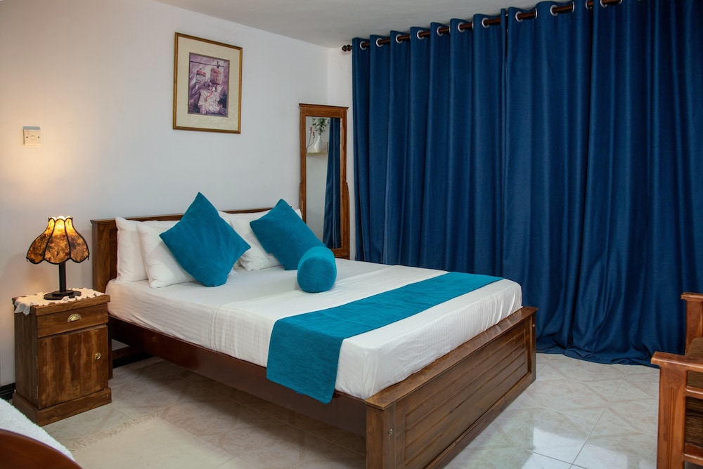 DELUXE, DOUBLE BED