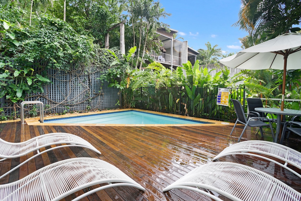 Port Douglas Cottage and Lodge 30/35