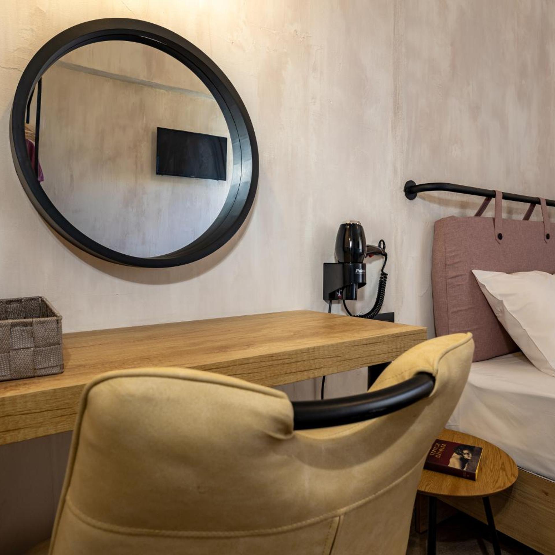 Iviskos – Adults Only 18/22