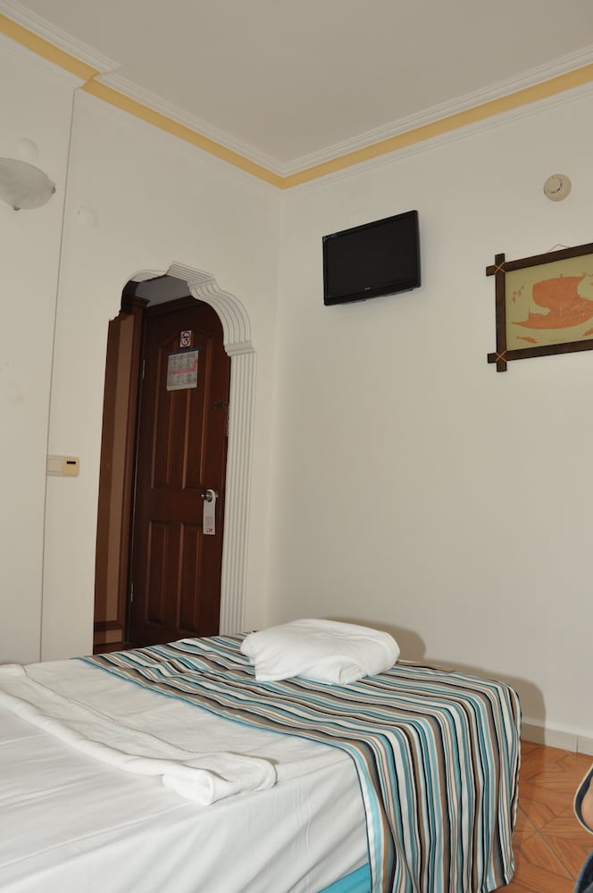 Miss Cleopatra Hotel 13/50