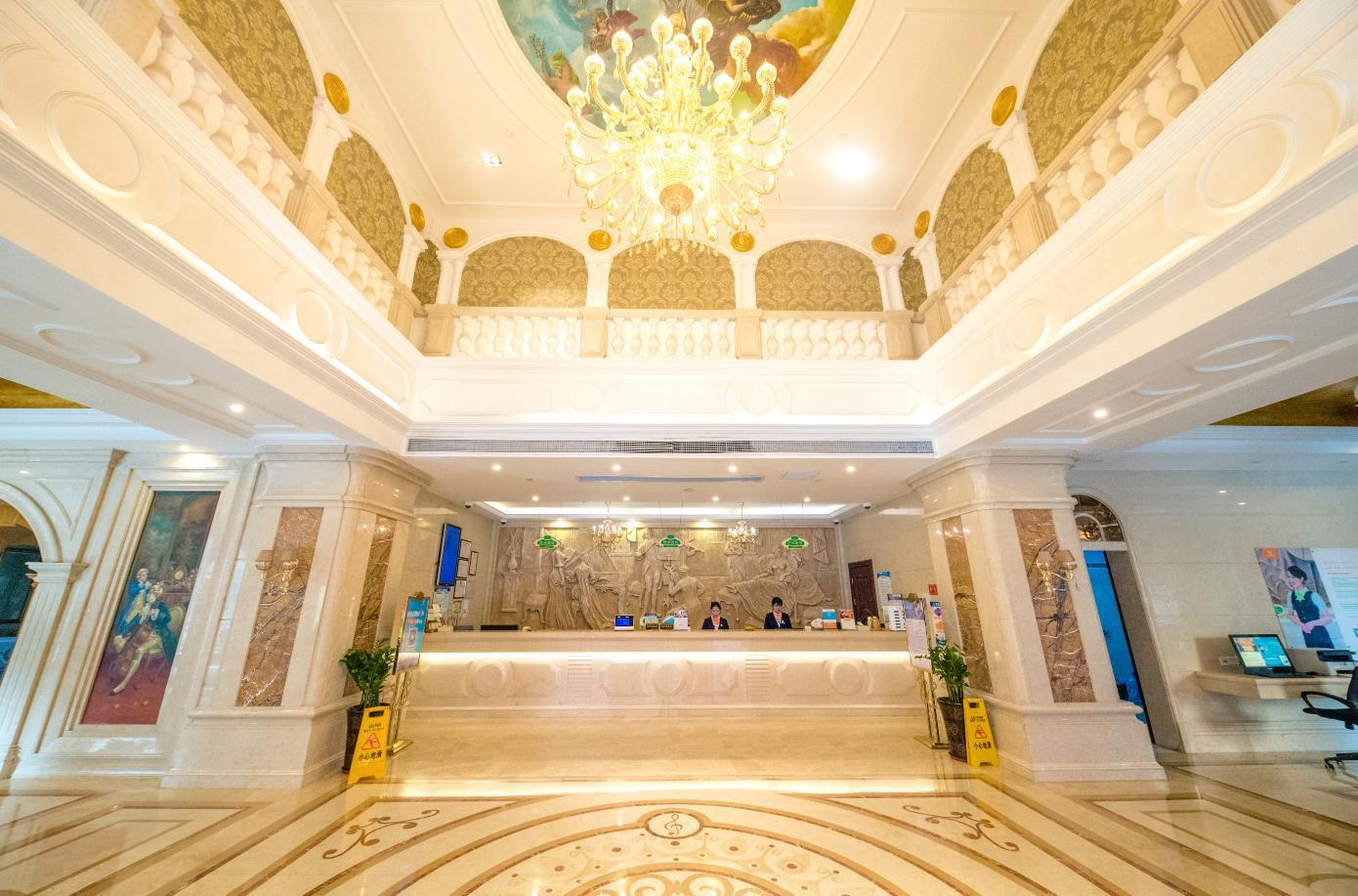 Vienna International Hotel ( Shanghai New International Expo Center Kangqiao Metro Station) 12/55