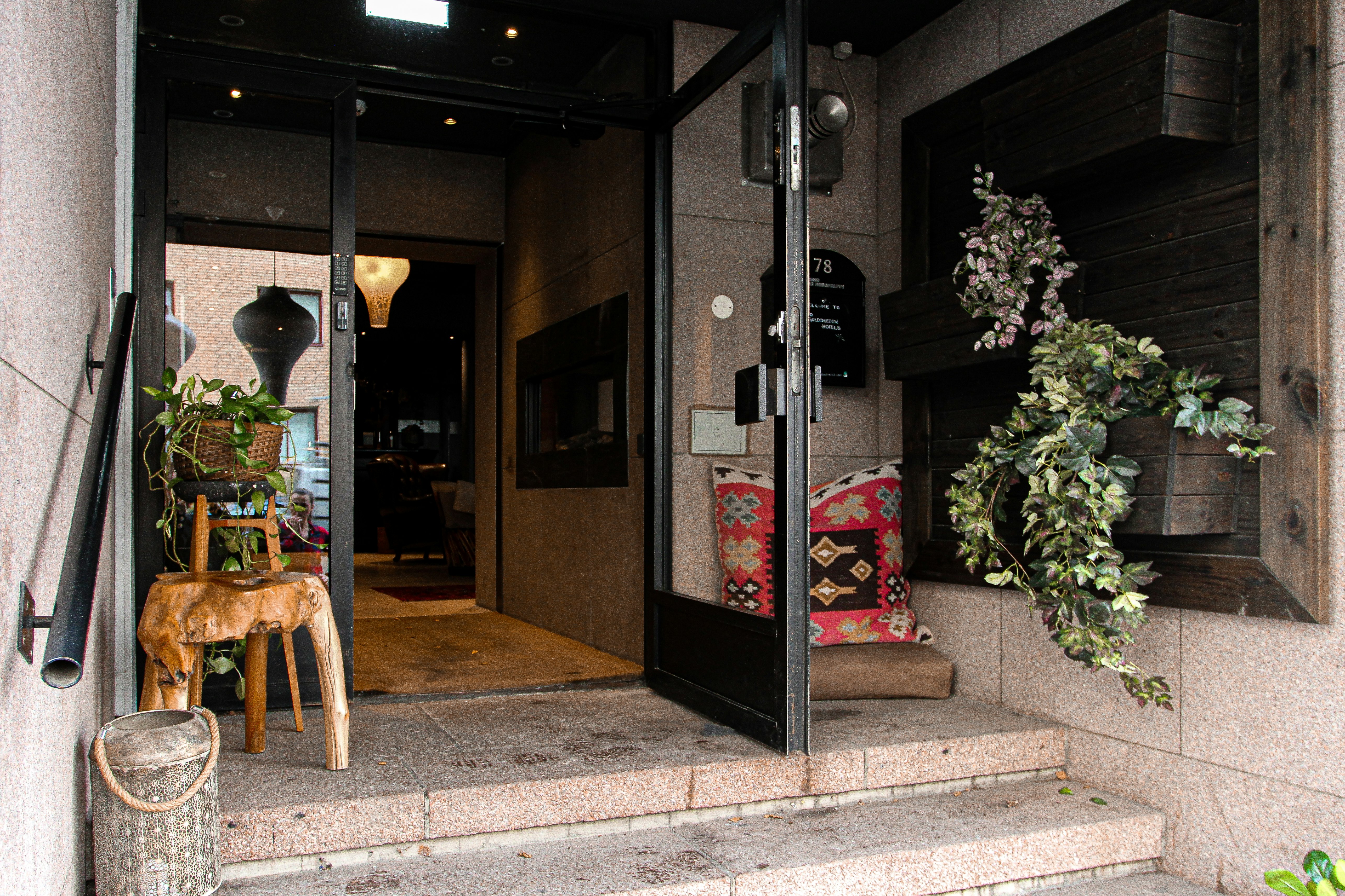 Carlton Hotel 1/25