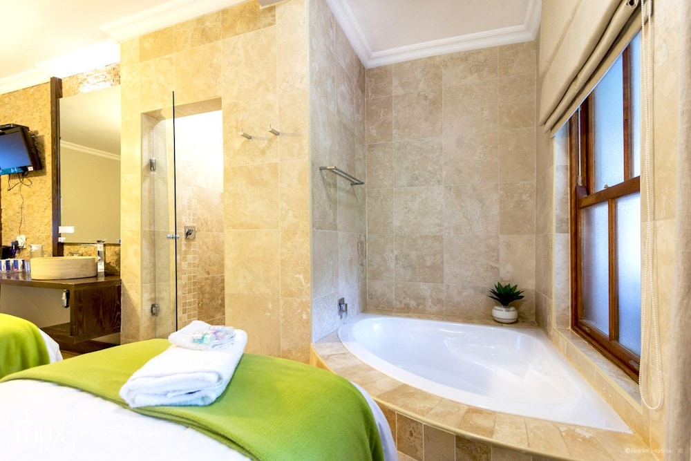 OR Tambo Guest House 44/49