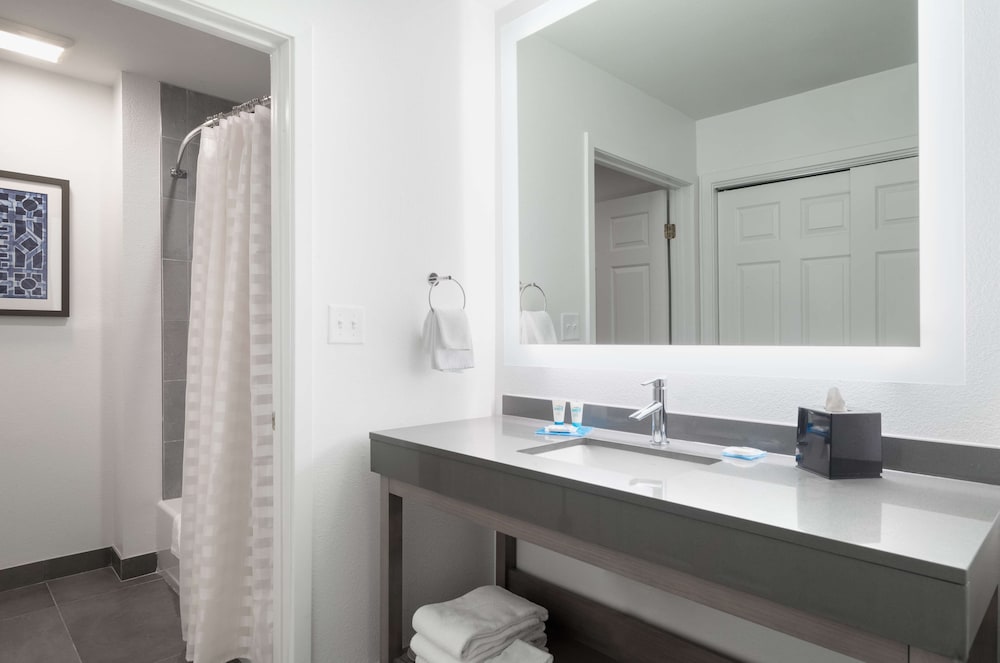 HYATT house White Plains 30/74