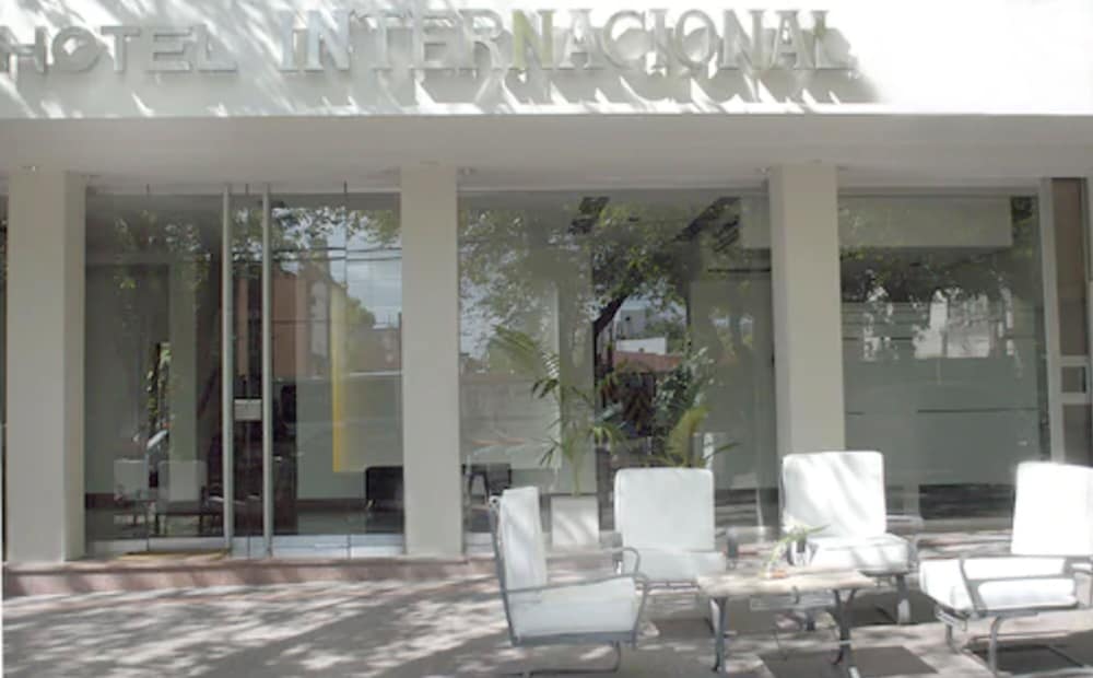 Internacional Hotel 4/70