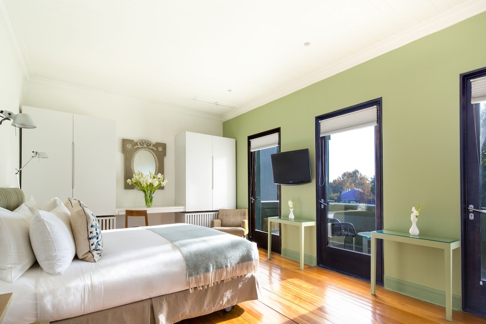 DELUXE, DOUBLE BED