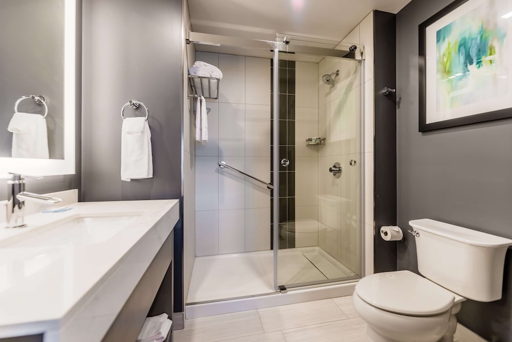 Hyatt House Winnipeg-South/Outlet Collection 30/32