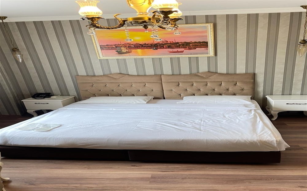 1 BEDROOM, STANDARD, DOUBLE OR TWIN BED