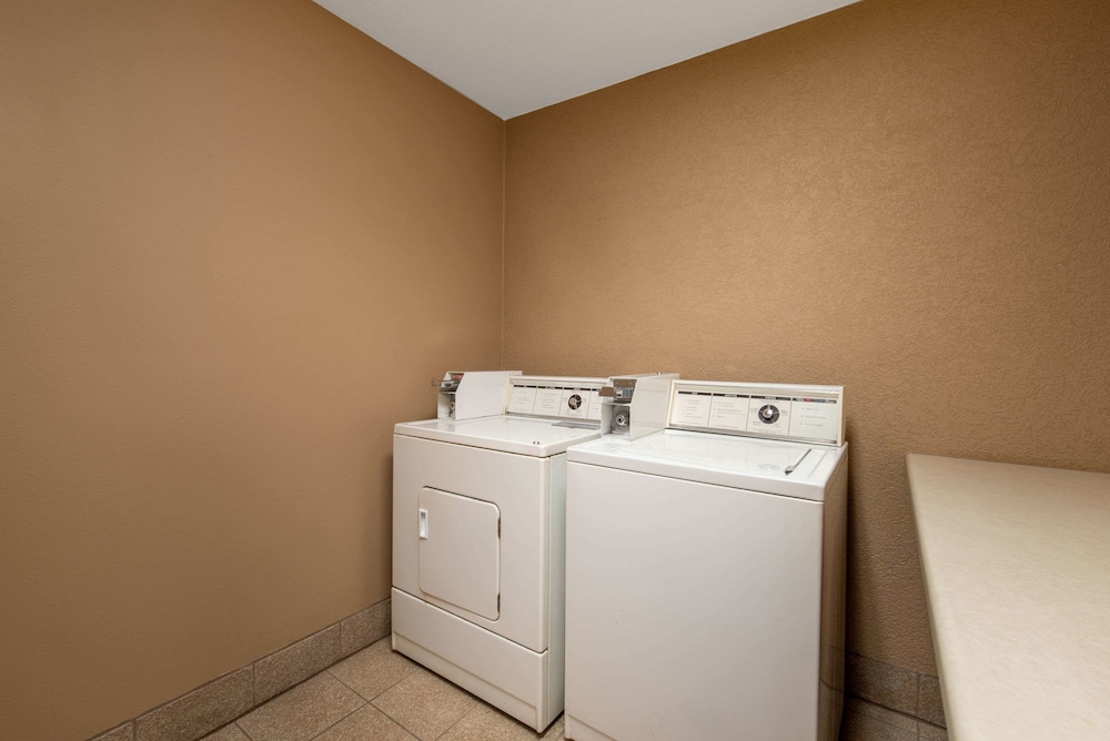 Days Inn by Wyndham Mitchell SD 14/36