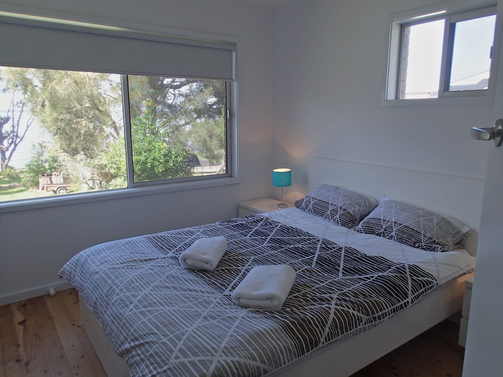 DUNGOWAN HOLIDAY ACCOMODATION 33/75