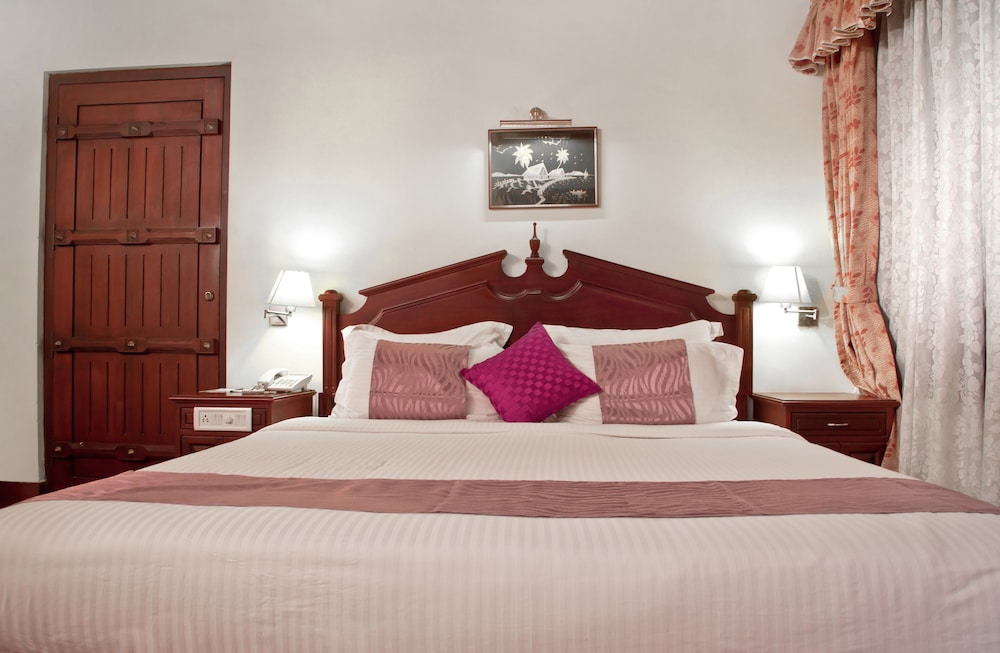 Sterling Lake Palace Alleppey. 26/58