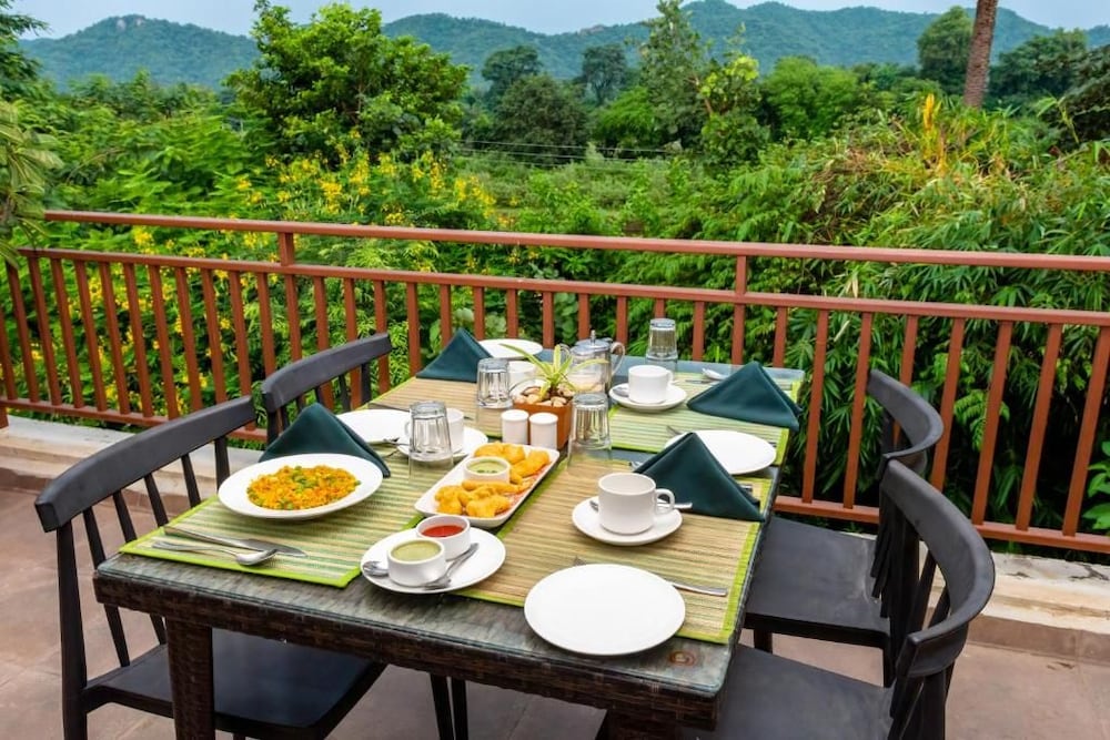 The Fern Sattva Resort Polo Forest 24/48