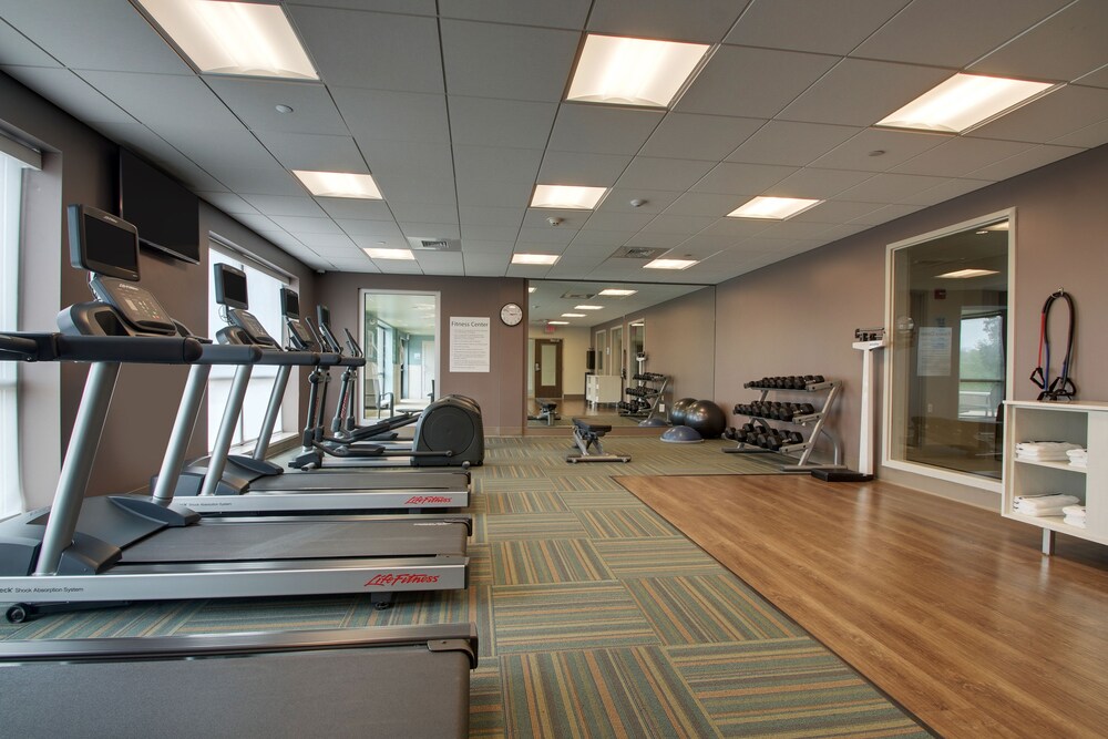 HOLIDAY INN EXPRESS & SUITES ELIZABETHTOWN NORTH 30/47