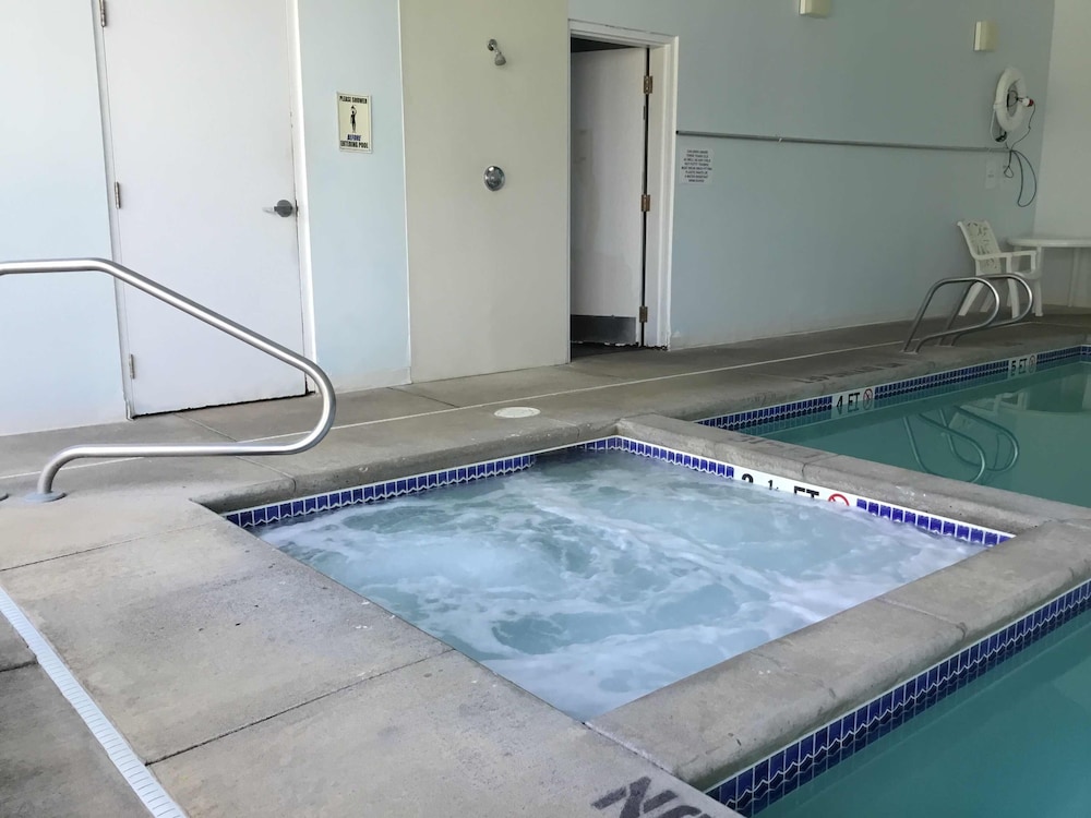 Super 8 by Wyndham Portland ME 16/23