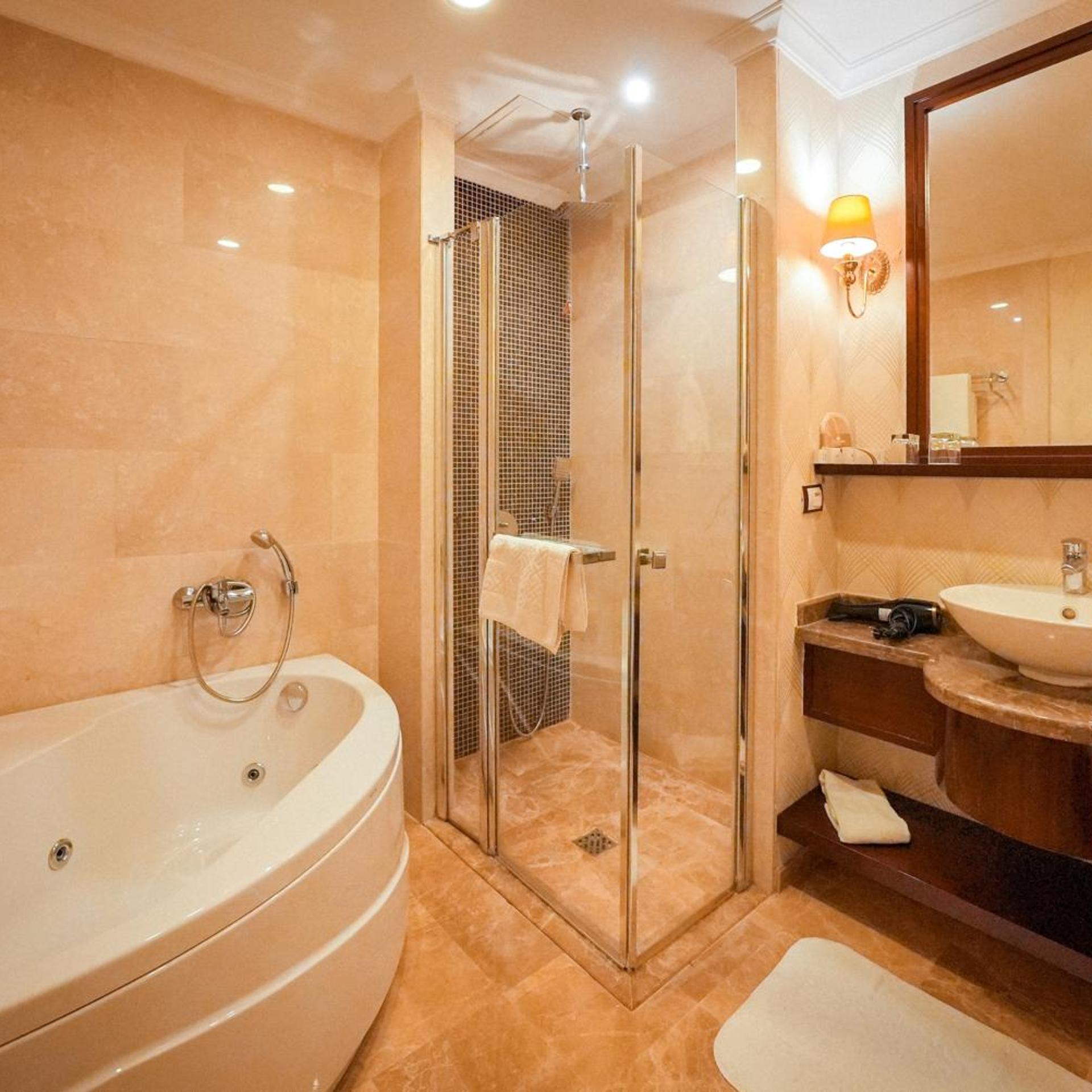 Wellborn King Suite، Wellborn Luxury Hotel 8/9