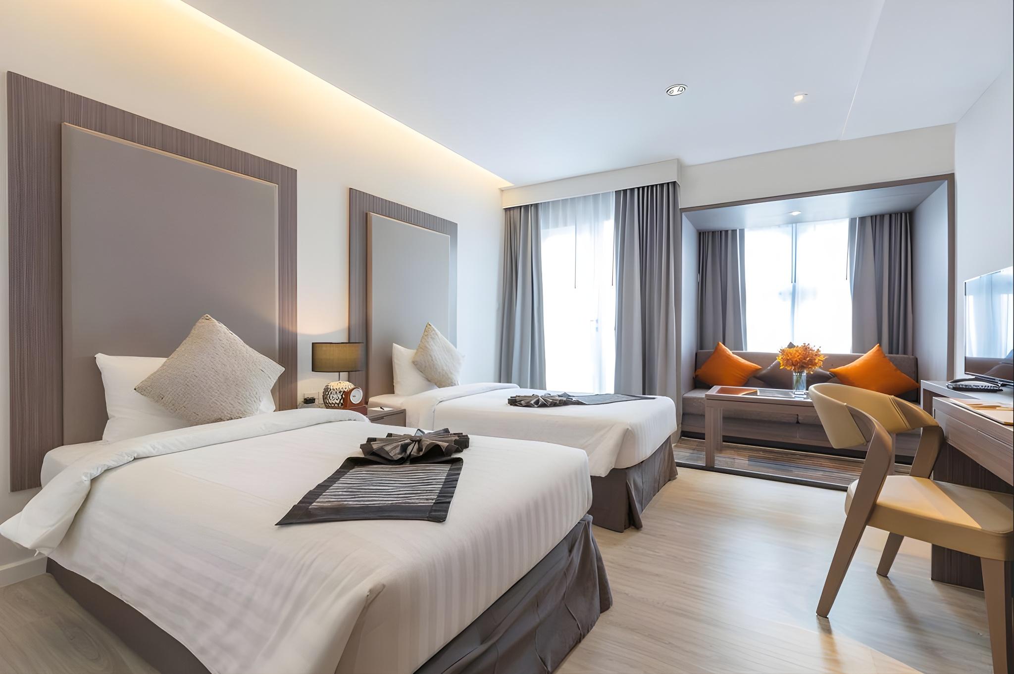 Deluxe, King and Twin Beds