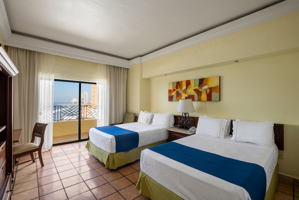 2 BEDROOMS, SUITE