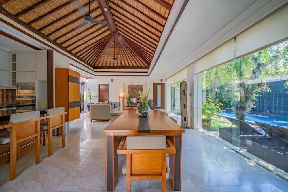 Kedonganan Beach Villas 4/50