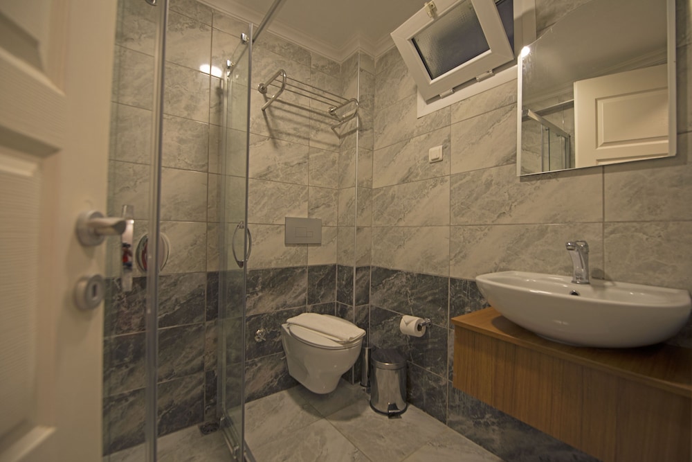 Grand Emir Hotel & SPA 82/85