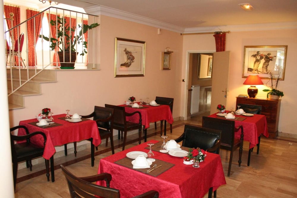 Hotel Saint Alban 10/18