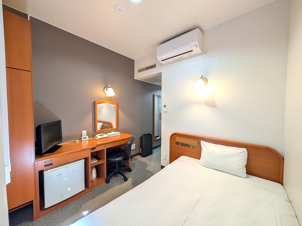 ROOM, SINGLE