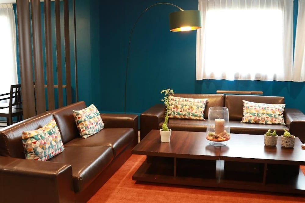 Orly Superior Hotel 43/57