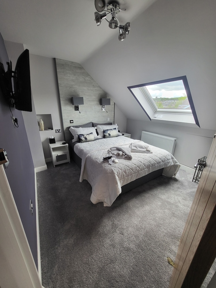 Deluxe, Queen Bed
