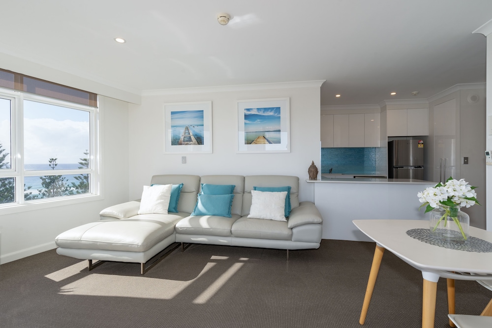 ULTIQA Burleigh Mediterranean Resort 43/65