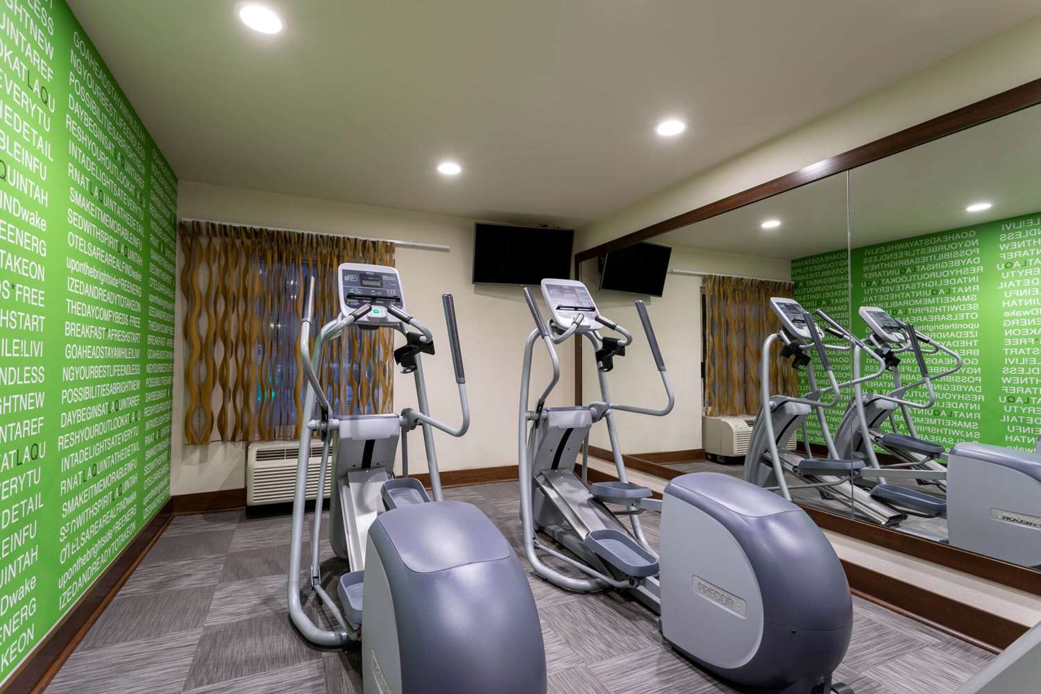 La Quinta Inn Suites Pigeon Forge 37/64