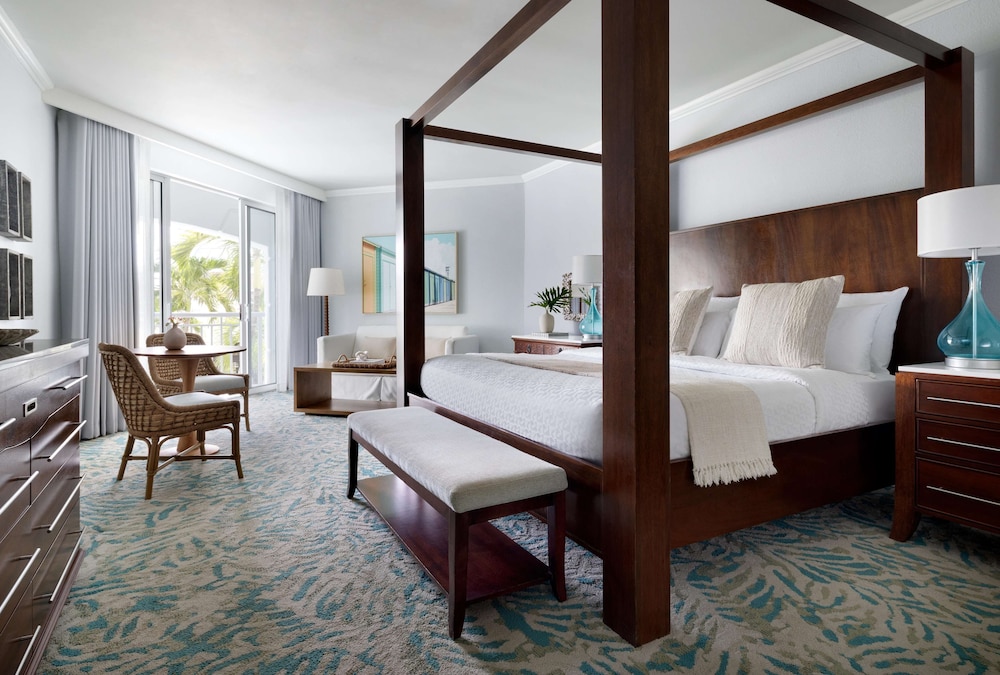 WEST BAY, HONEYMOON, JUNIOR SUITE, LARGE, CLUB FLOOR
