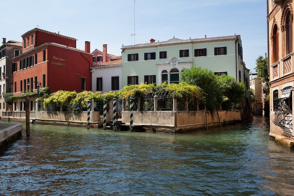Pensione Accademia Villa Maravege 59/65