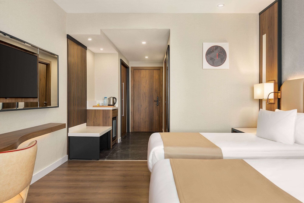 DELUXE, TWIN BEDS