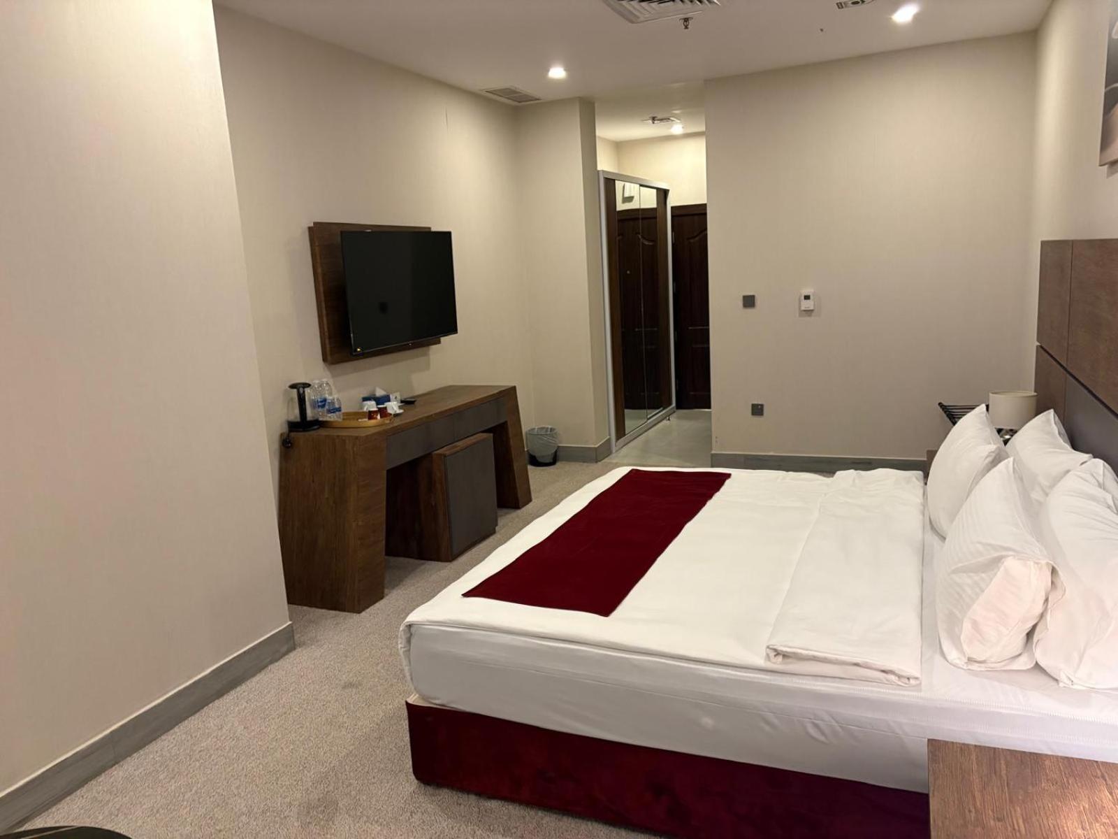 Garden Hotel 16/61
