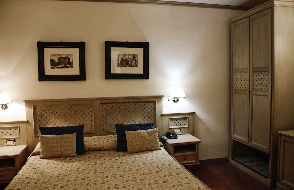 Hotel Quadrifoglio by Mancini 35/50