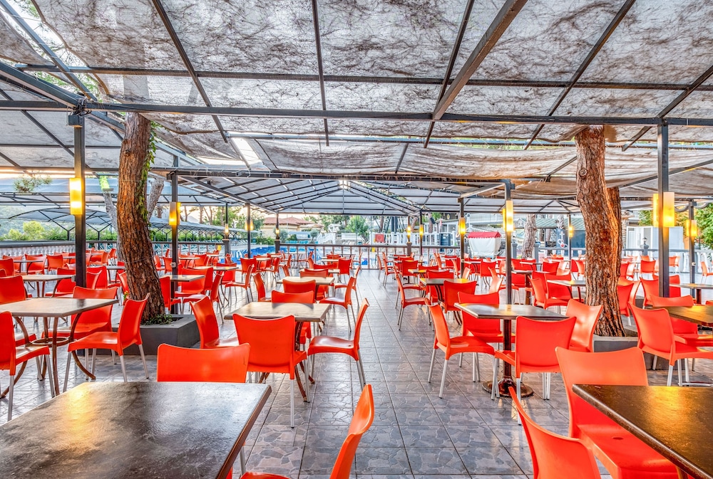 Senza Garden Holiday Club 50/66