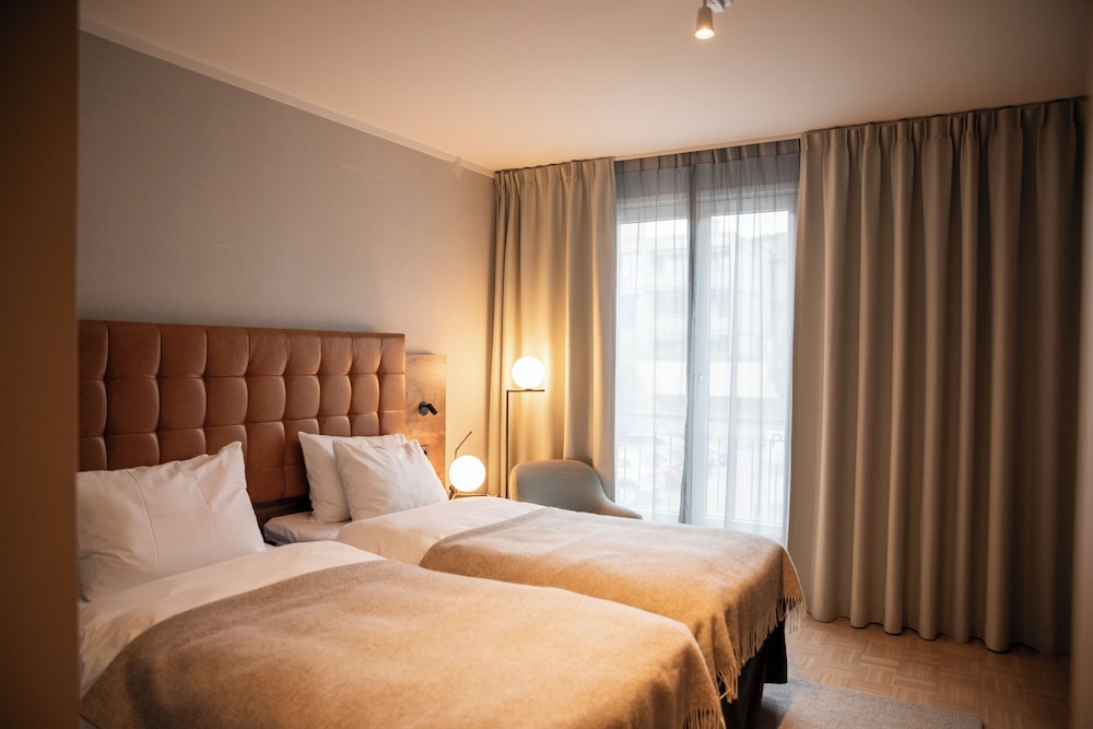 Standard, Twin Beds