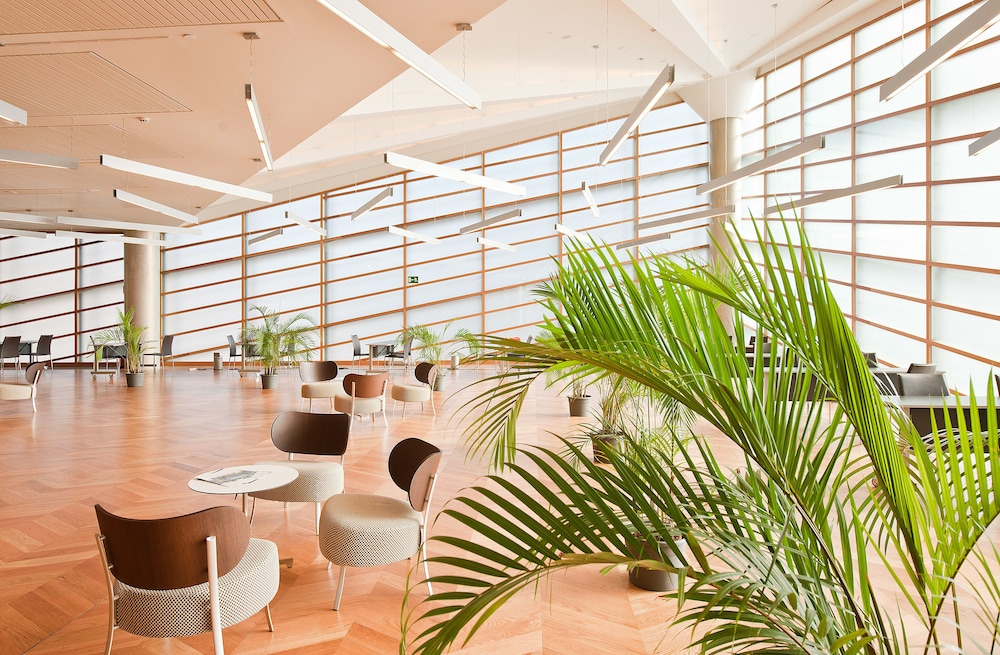 Reina Petronila Hotel 29/46
