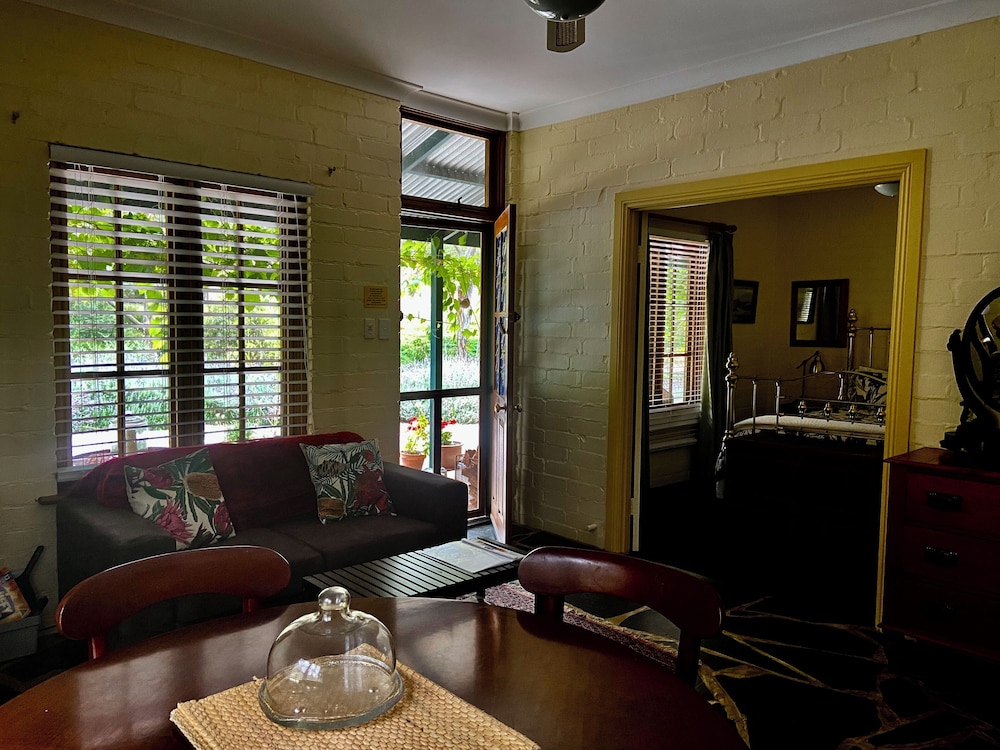 Battunga Bed & Breakfast 35/62