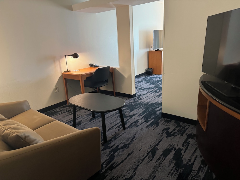 Fairfield Inn Suites By Marriott Louisville East 29/50