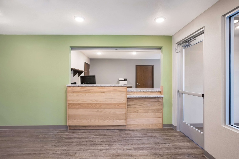 WoodSpring Suites Detroit Madison Heights 4/22