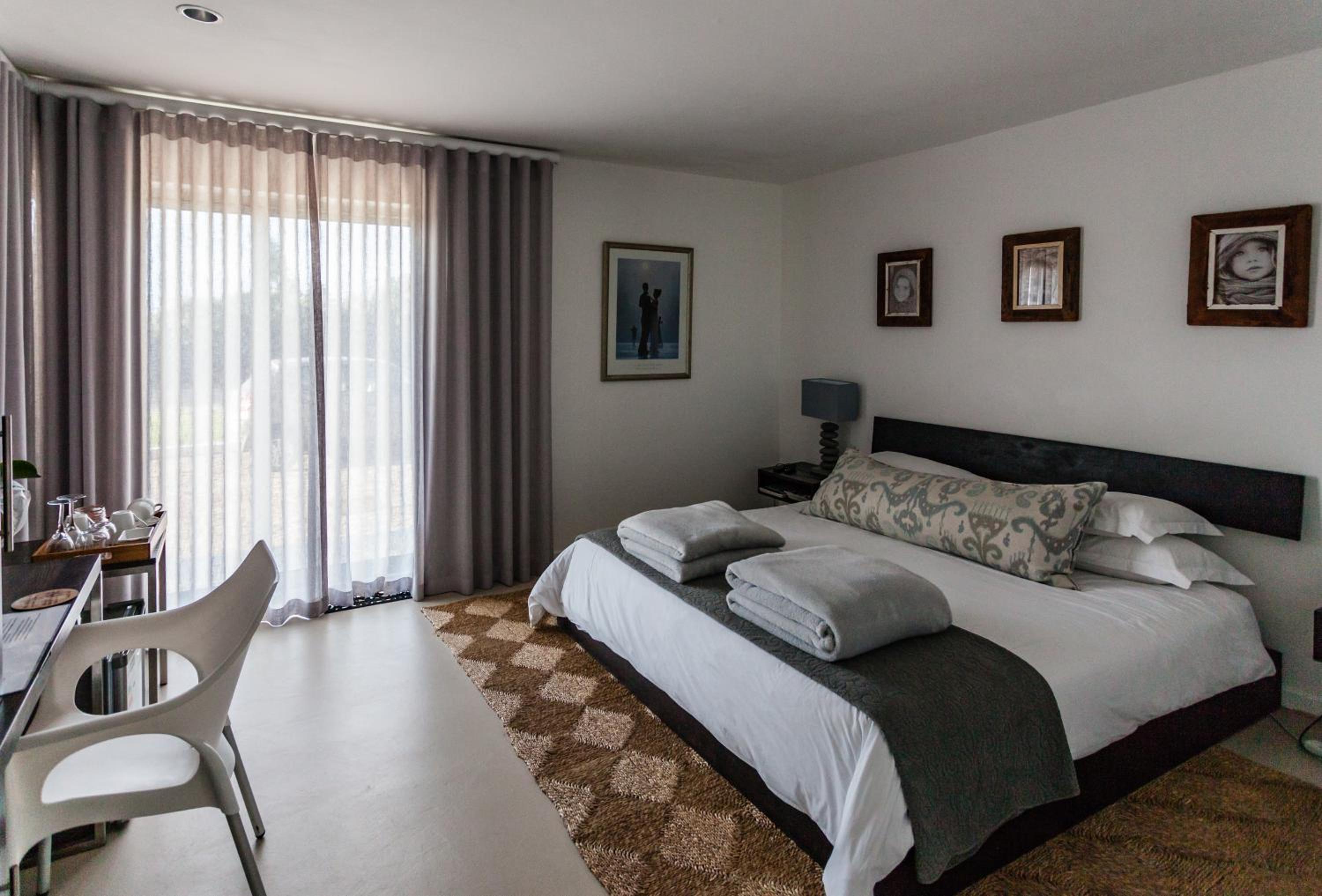 Art, Double Bed