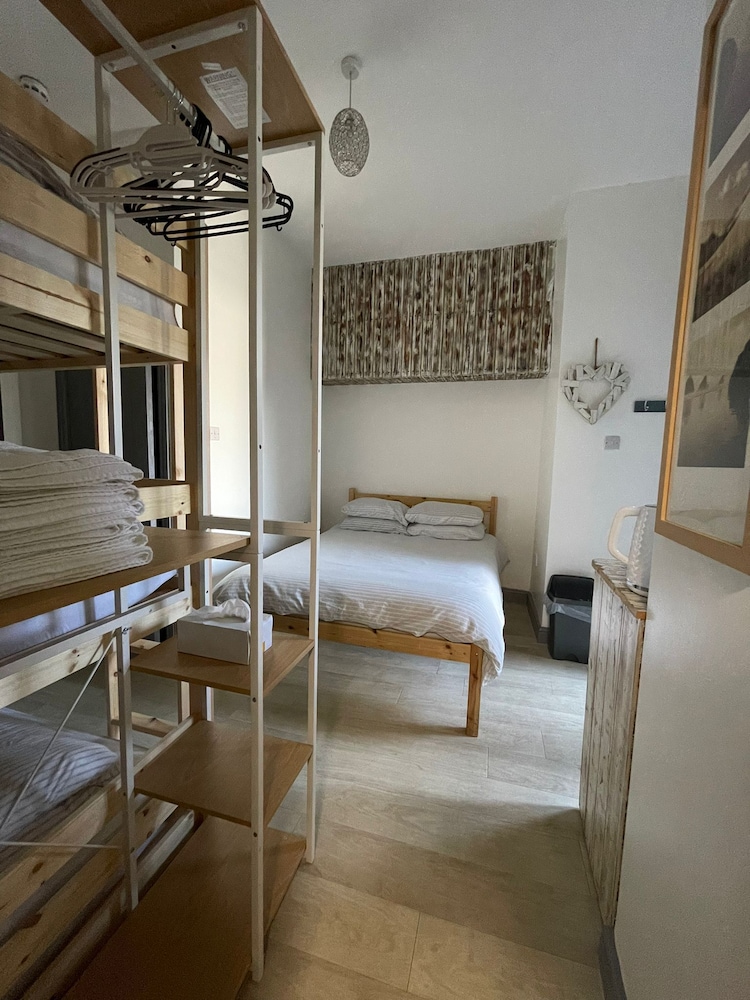 OYO Shore Surf Lodge 21/50