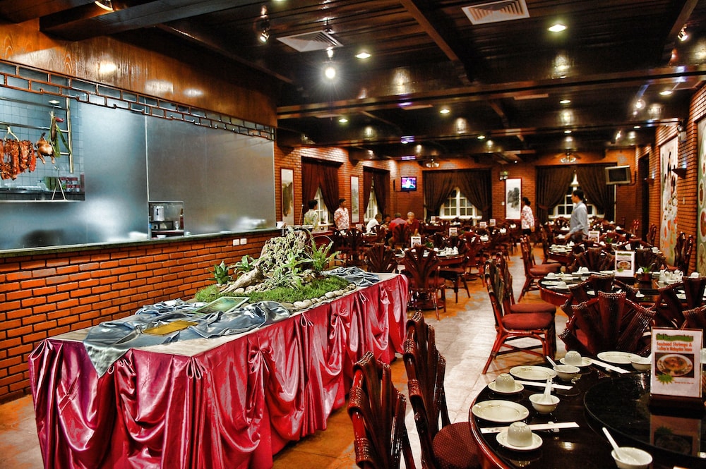 Fort Ilocandia Resort Hotel 40/50