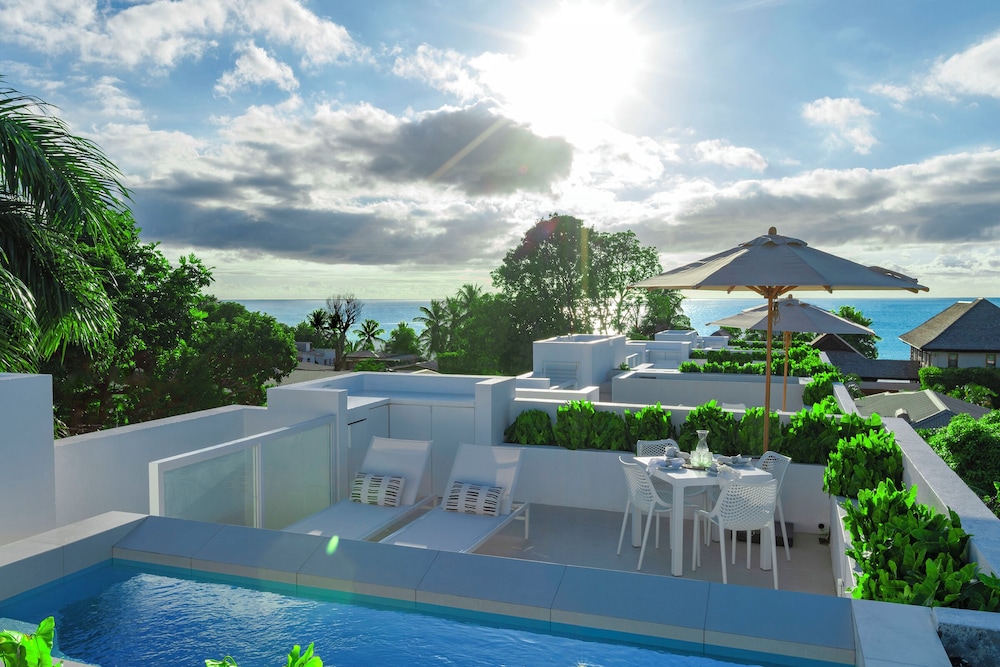 Palm Grove Villas and Hotel 26/27